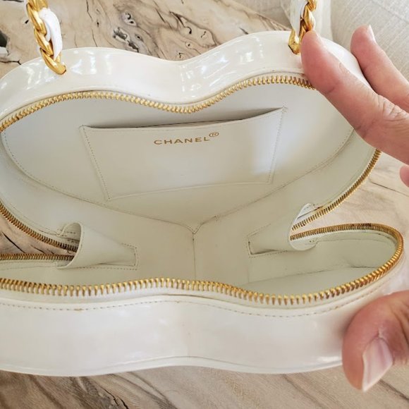 Chanel Vintage Heart Bag 1990's - Picture 7 of 11